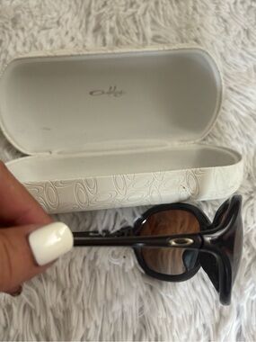 Oakley Women’s warm up Sunglasses with Brown Lenses